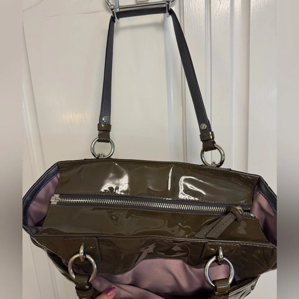 COACH 🔥 Olive Green Op Art Embossed Patent Leather East West Gallery Tote